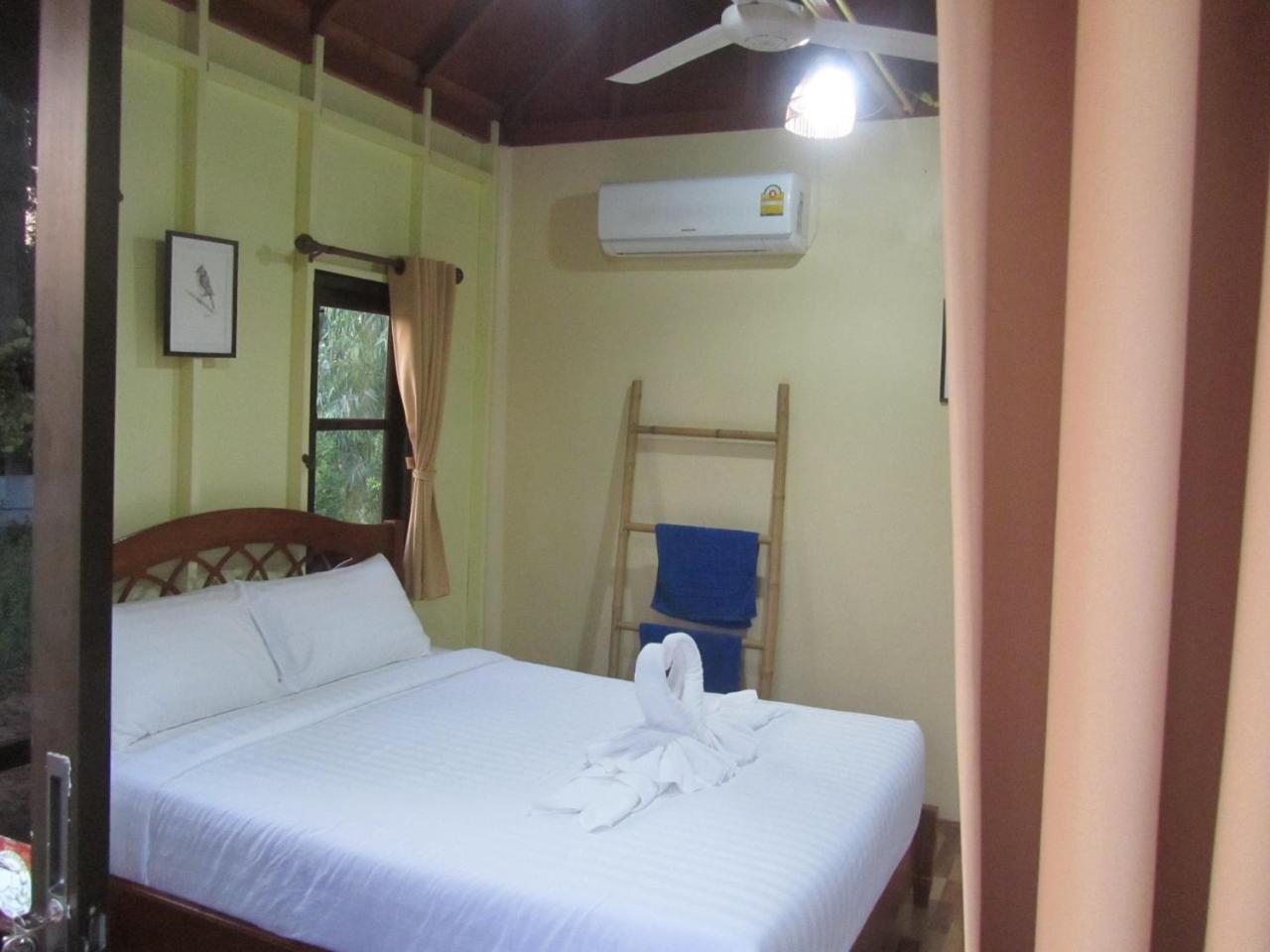 Baan Thung Home Stay ปราสาท ภายนอก รูปภาพ