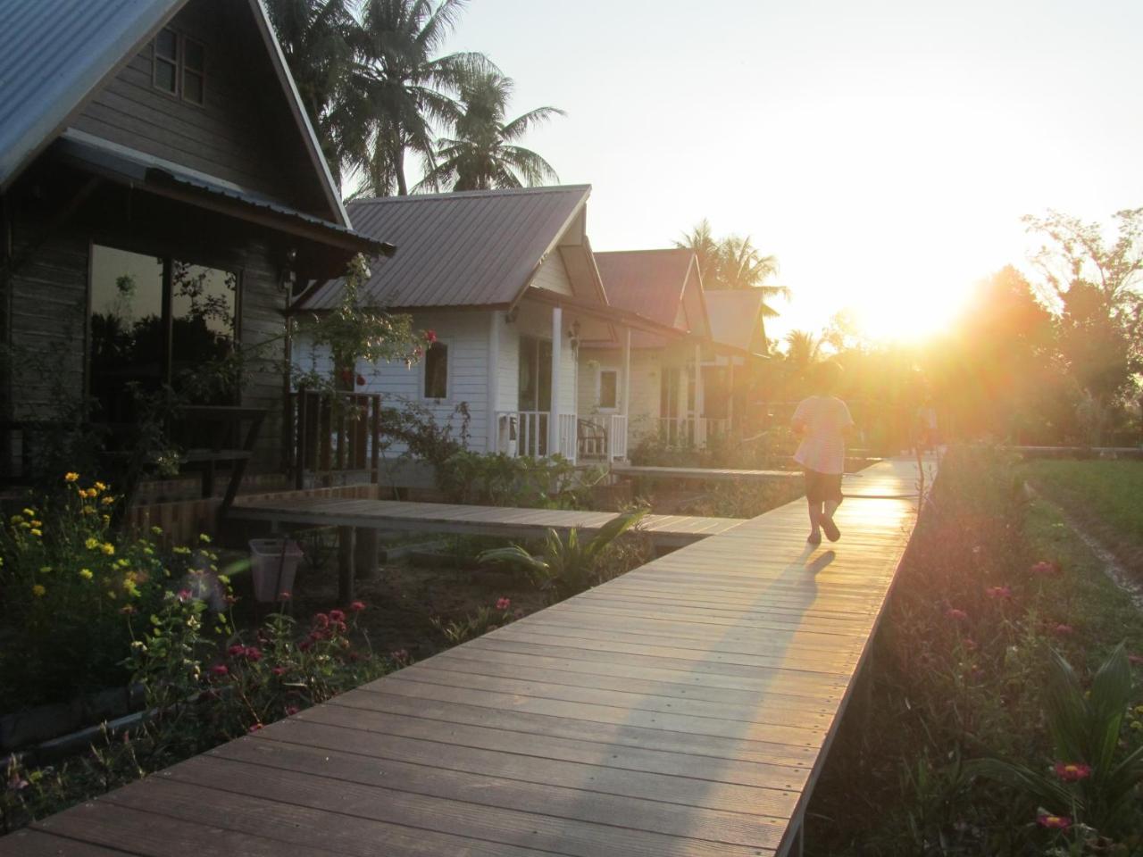 Baan Thung Home Stay ปราสาท ภายนอก รูปภาพ